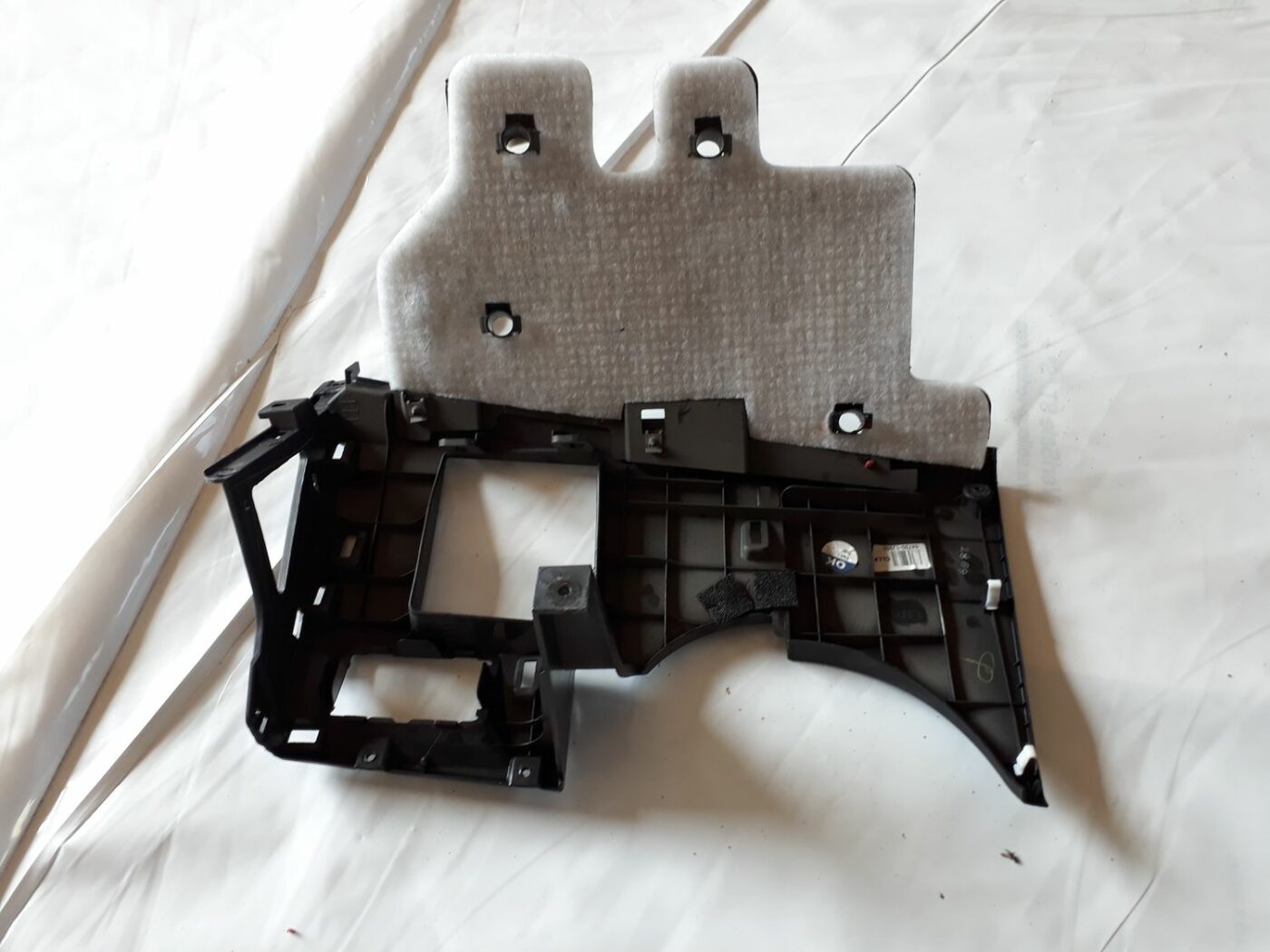 Salona plastmasa priekš HYUNDAI I20 2011 2 Salona plastmasa priekš HYUNDAI I20 2011