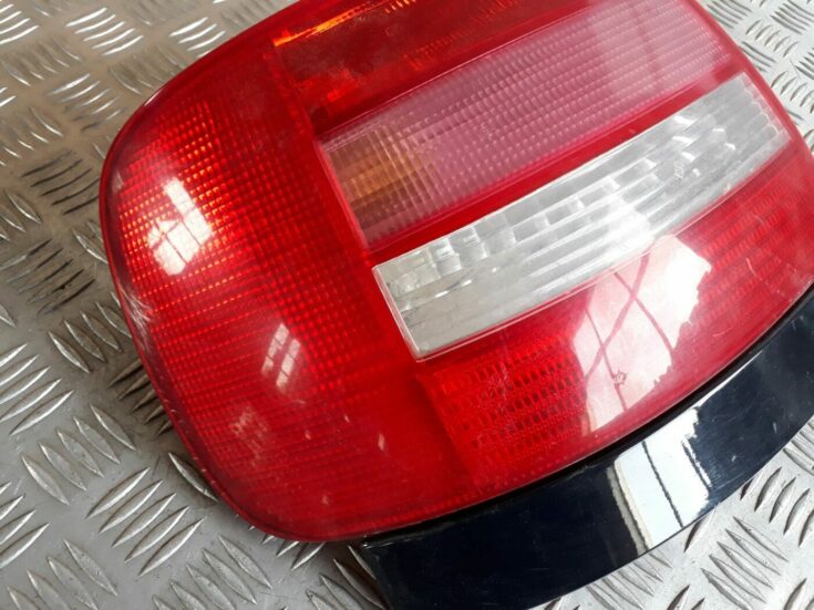 Aizmugurējais kreisais lukturis priekš AUDI A4 1999 2