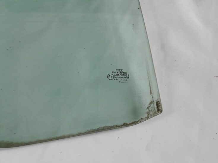 Aizmugurējo labo durvju stikls priekš AUDI A4 1999 2