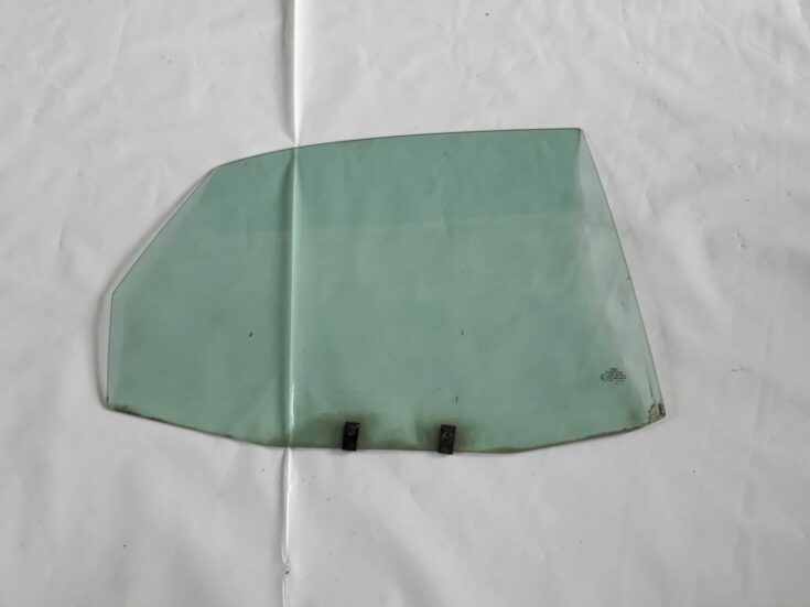 Aizmugurējo labo durvju stikls priekš AUDI A4 1999 1
