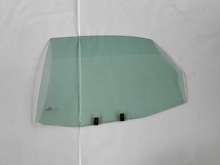 Aizmugurējo kreiso durvju stikls priekš AUDI A4 1999 1