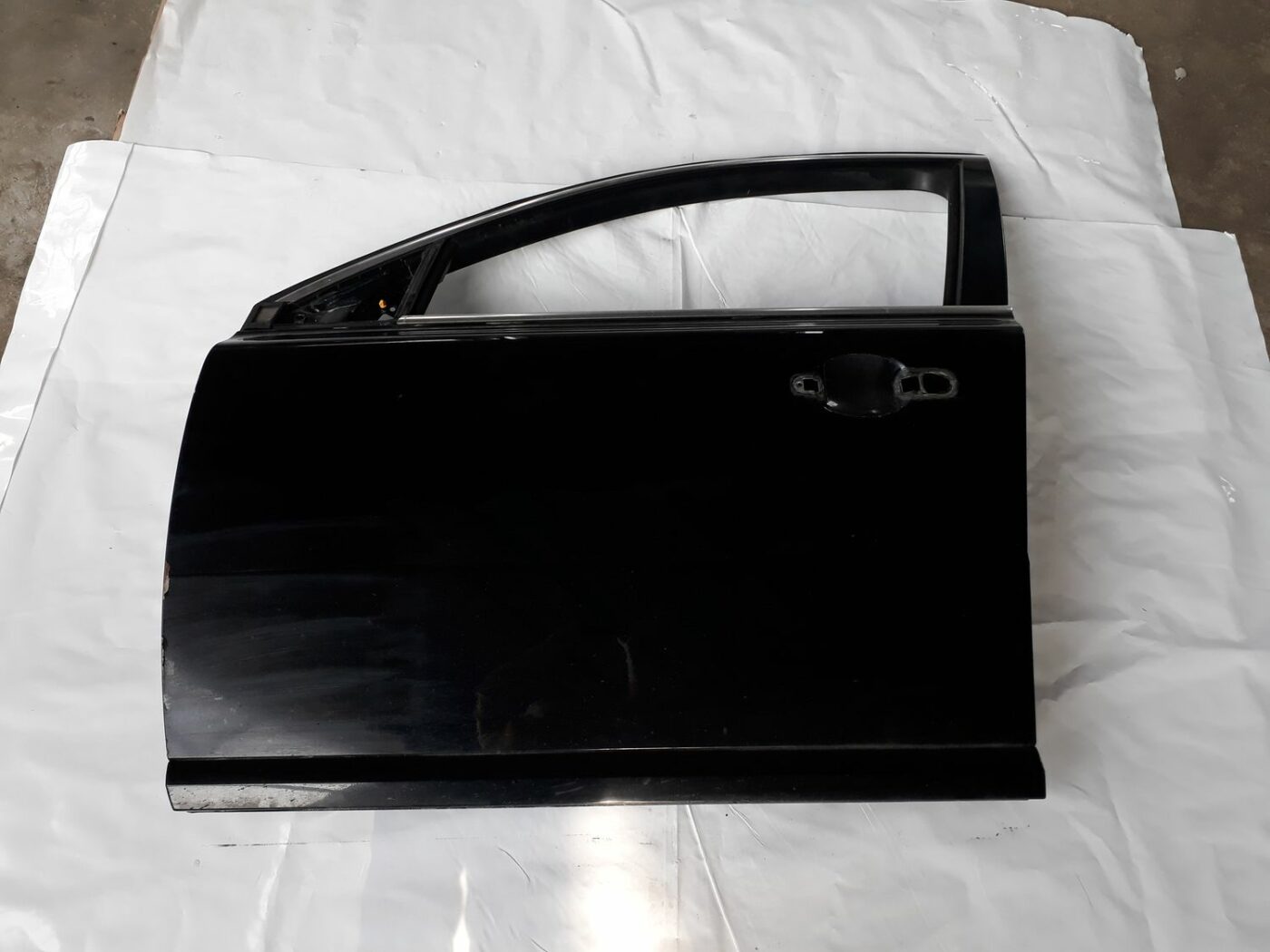 Priekšējās kreisās durvis priekš VOLVO V70 2010 1 Priekšējās kreisās durvis priekš VOLVO V70 2010