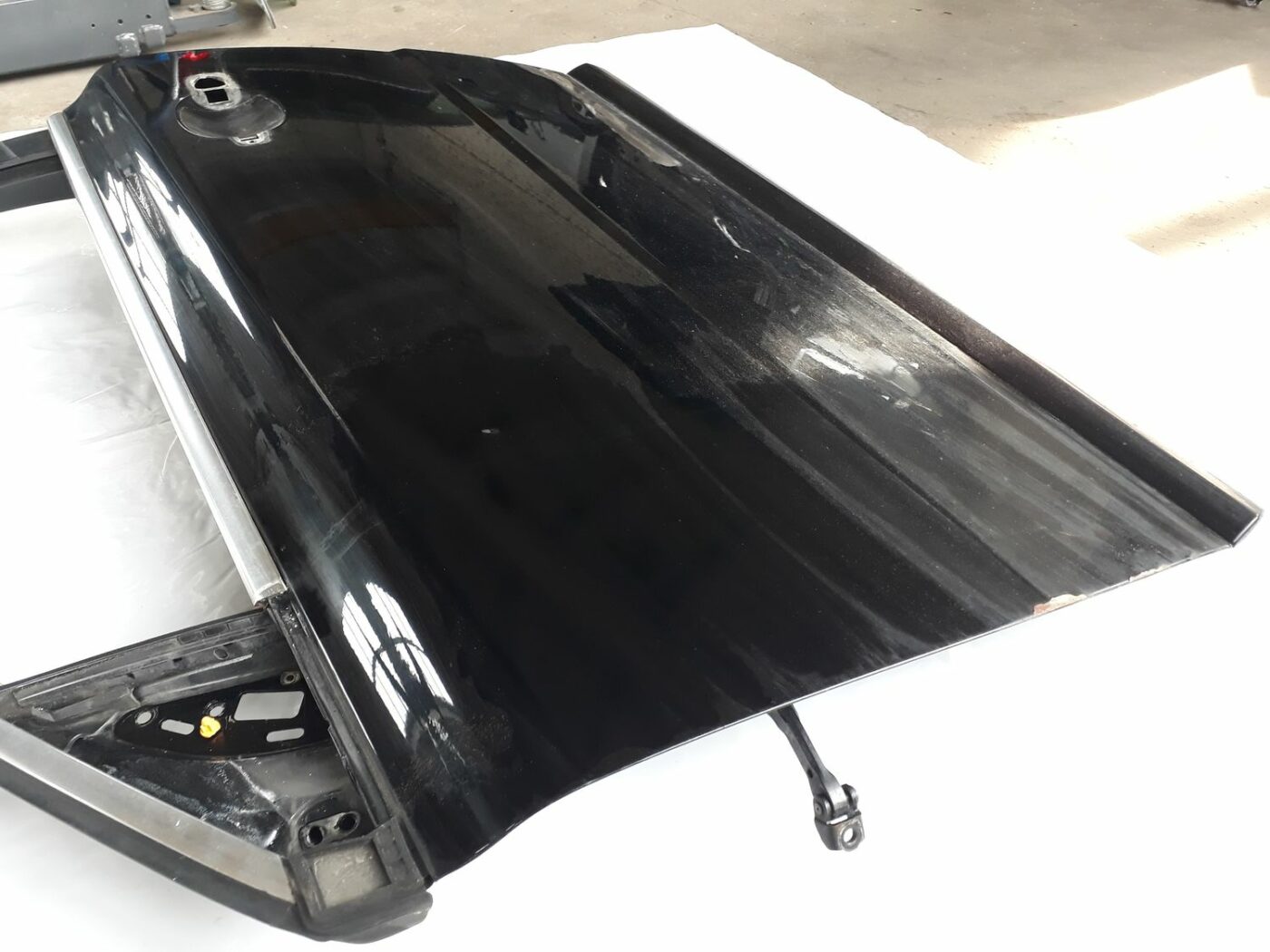 Priekšējās kreisās durvis priekš VOLVO V70 2010 7 Priekšējās kreisās durvis priekš VOLVO V70 2010