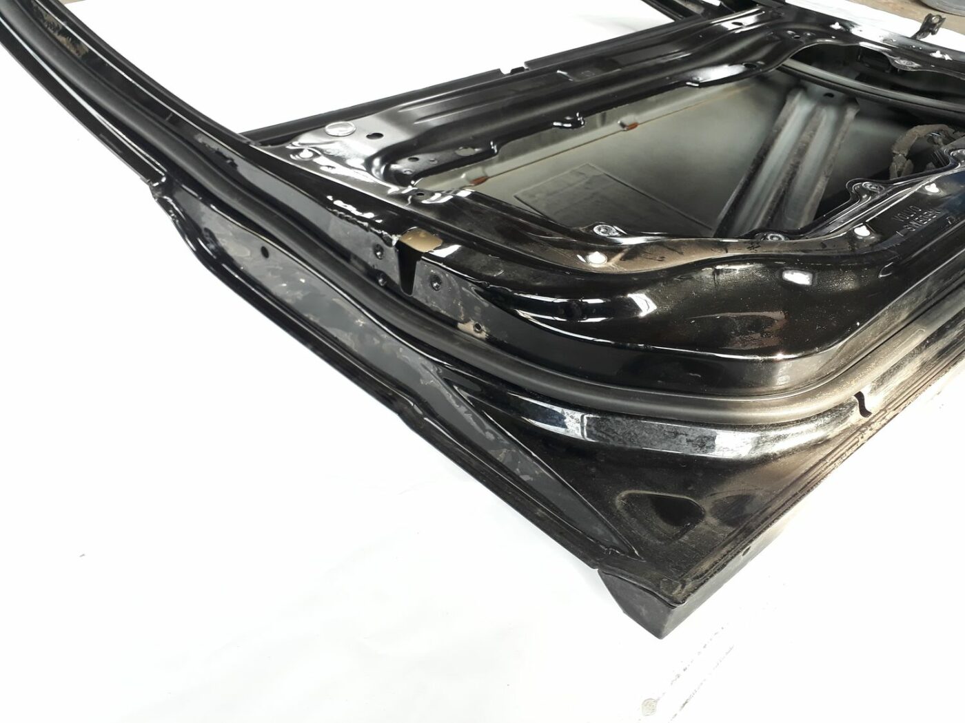 Priekšējās kreisās durvis priekš VOLVO V70 2010 5 Priekšējās kreisās durvis priekš VOLVO V70 2010