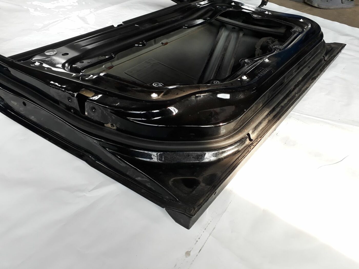 Priekšējās kreisās durvis priekš VOLVO V70 2010 4 Priekšējās kreisās durvis priekš VOLVO V70 2010