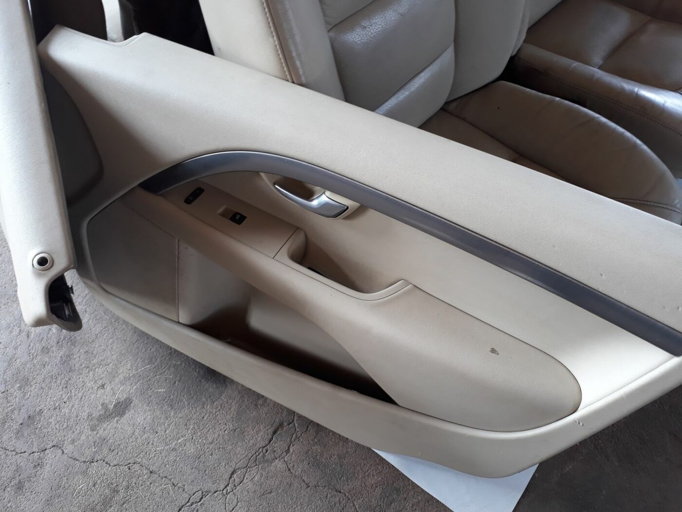 Sēdekļu komplekts priekš VOLVO V70 2010 16 Sēdekļu komplekts priekš VOLVO V70 2010