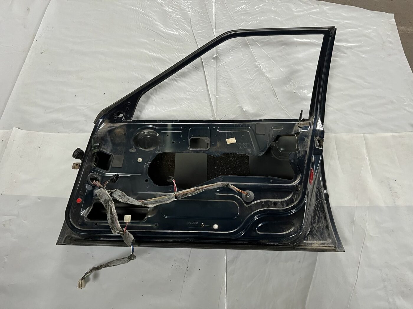 Priekšējās labās durvis priekš VOLVO V70 2000 7 Priekšējās labās durvis priekš VOLVO V70 2000