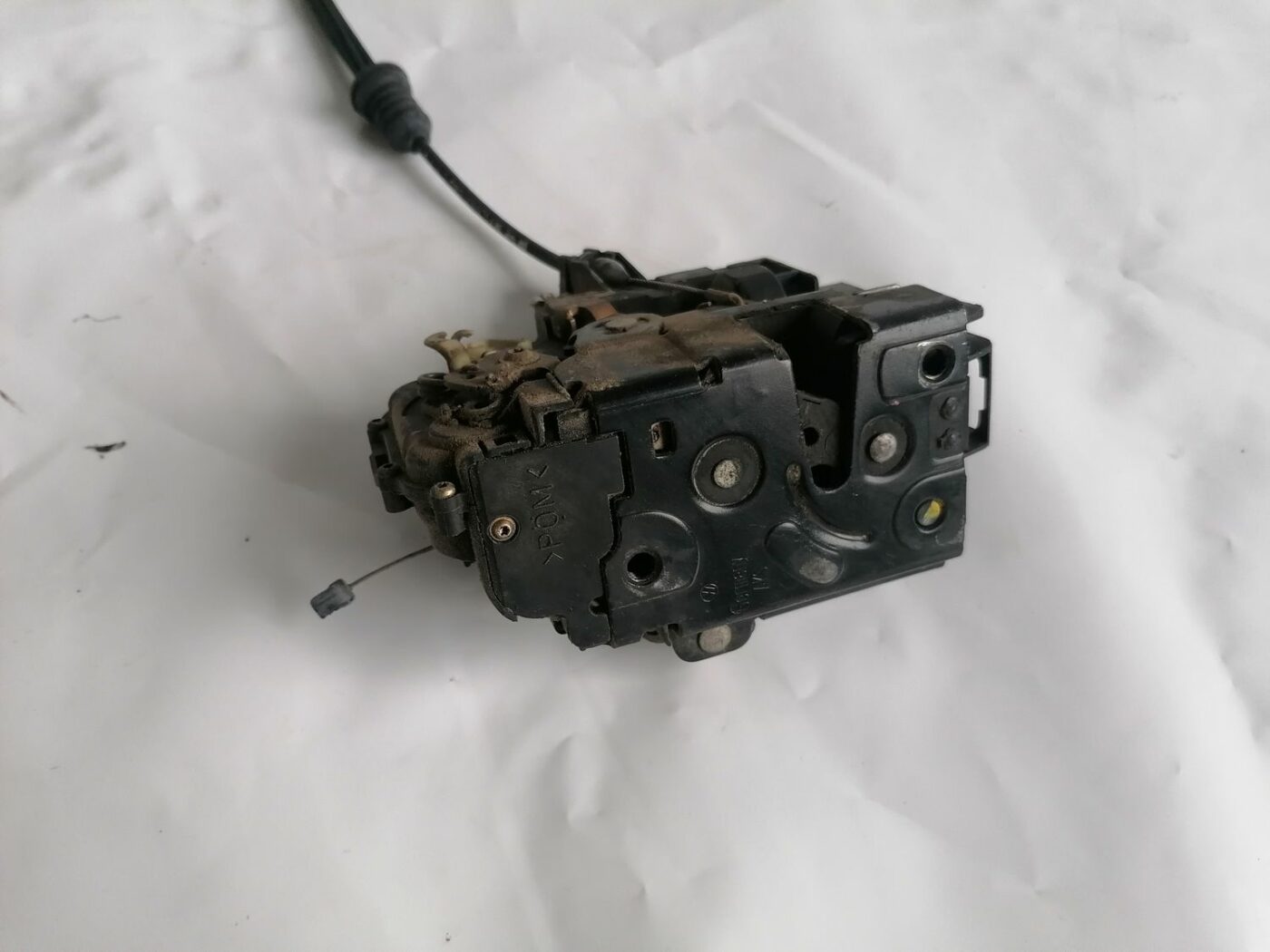 Priekšējo kreiso durvju slēdzene priekš VW NEW BEETLE 2001 3 Priekšējo kreiso durvju slēdzene priekš VW NEW BEETLE 2001