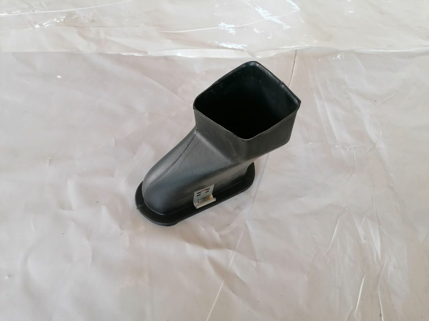 Salona gaisa vads priekš VW NEW BEETLE 2001 2 Salona gaisa vads priekš VW NEW BEETLE 2001