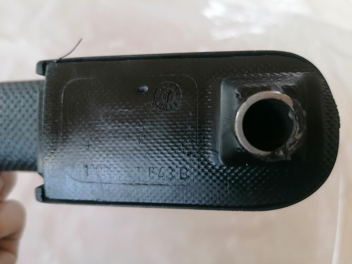 Mērinstrumentu paneļa rokturis priekš VW NEW BEETLE 2001 3 Mērinstrumentu paneļa rokturis priekš VW NEW BEETLE 2001