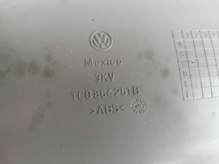 Dekoratīva apdare centrālās konsoles nodalījumam priekš VW NEW BEETLE 2001 3