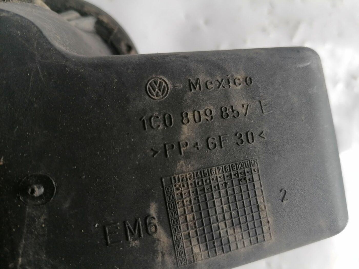 Degvielas tvertnes vāks priekš VW NEW BEETLE 2001 5 Degvielas tvertnes vāks priekš VW NEW BEETLE 2001