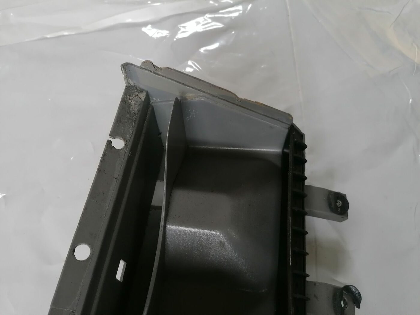 Mantu glabāšanas nodalījums pasažiera pusē priekš VW NEW BEETLE 2001 6 Mantu glabāšanas nodalījums pasažiera pusē priekš VW NEW BEETLE 2001