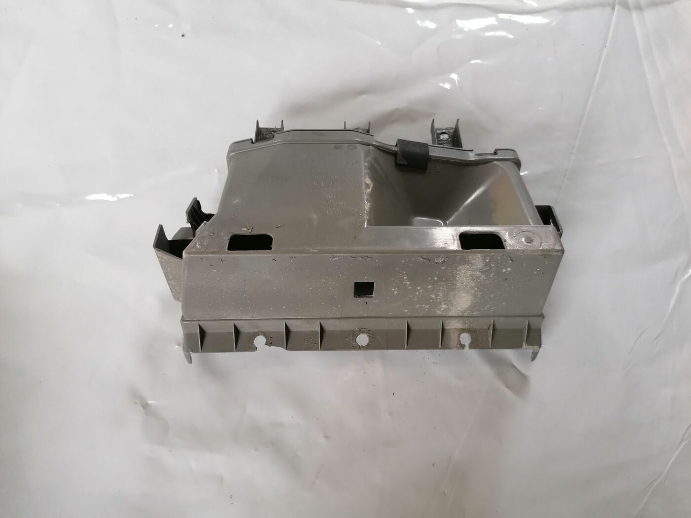 Mantu glabāšanas nodalījums pasažiera pusē priekš VW NEW BEETLE 2001 5 Mantu glabāšanas nodalījums pasažiera pusē priekš VW NEW BEETLE 2001