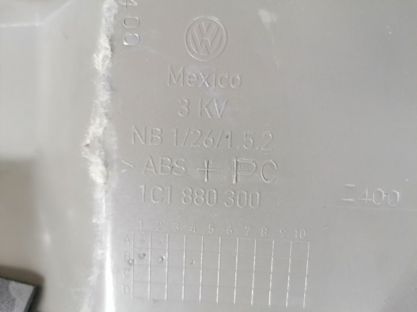 Mantu glabāšanas nodalījums pasažiera pusē priekš VW NEW BEETLE 2001 3 Mantu glabāšanas nodalījums pasažiera pusē priekš VW NEW BEETLE 2001