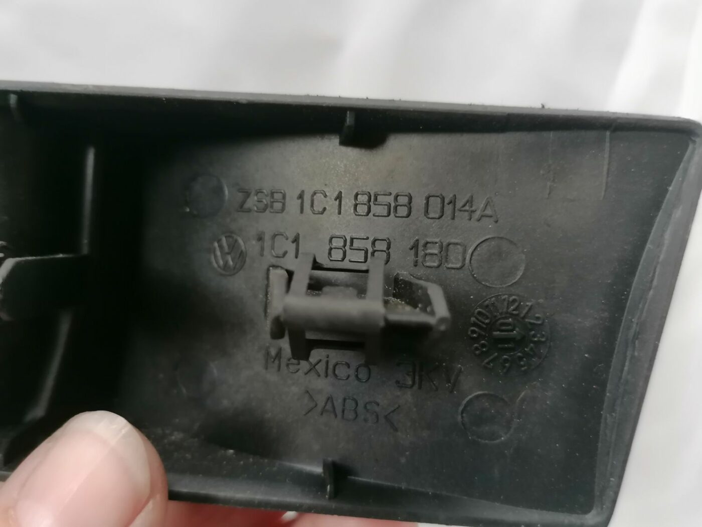 Salona plastmasa priekš VW NEW BEETLE 2001 3 Salona plastmasa priekš VW NEW BEETLE 2001