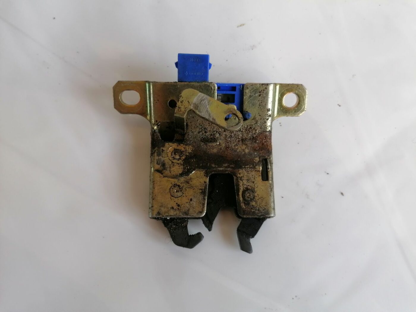 Bagāžnieka vāka slēdzene priekš AUDI A4 2001 SEDAN 5 Bagāžnieka vāka slēdzene priekš AUDI A4 2001 SEDAN