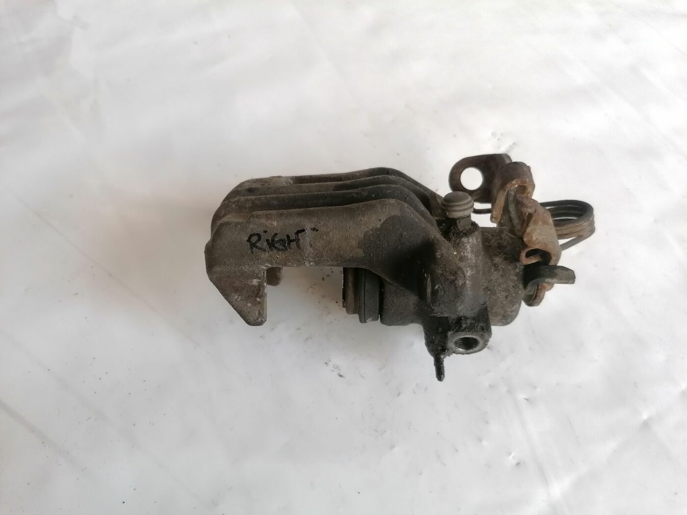 Aizmugurējais labais suports priekš AUDI A4 2001 SEDAN 4 Aizmugurējais labais suports priekš AUDI A4 2001 SEDAN