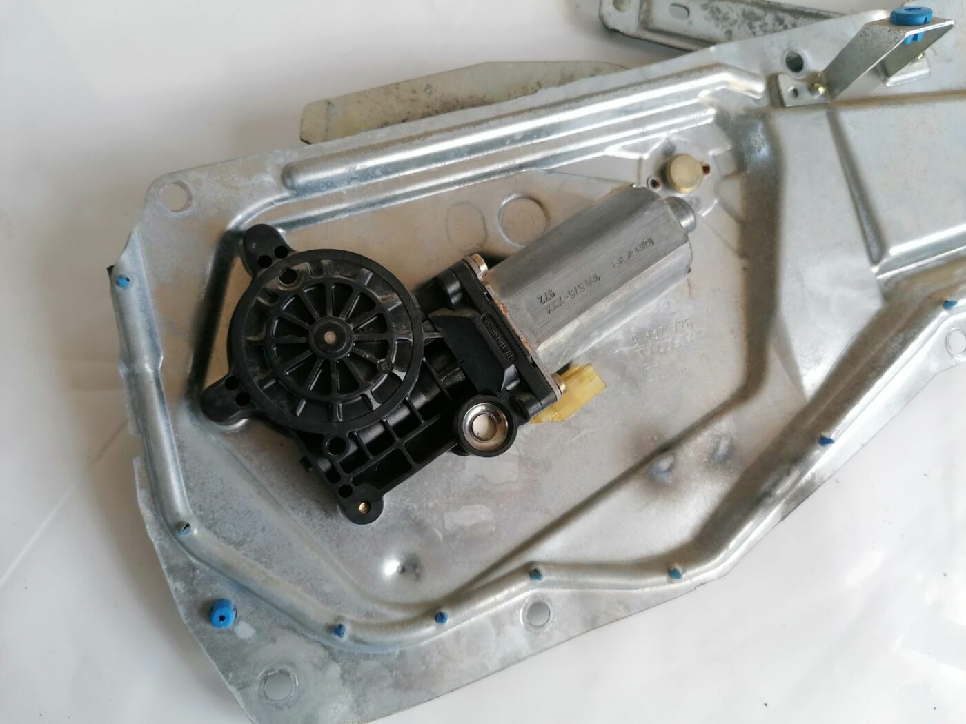 Stikla pacelšanas mehānisms aizmugurējais labais priekš VOLVO V70 2000 2 Stikla pacelšanas mehānisms aizmugurējais labais priekš VOLVO V70 2000