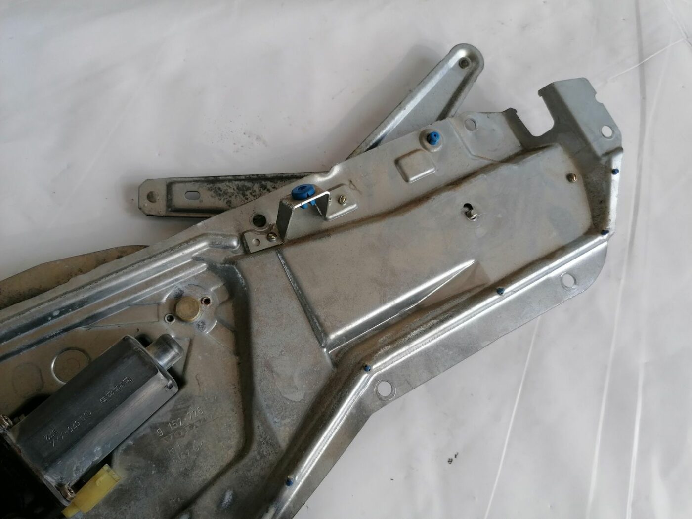 Stikla pacelšanas mehānisms aizmugurējais labais priekš VOLVO V70 2000 5 Stikla pacelšanas mehānisms aizmugurējais labais priekš VOLVO V70 2000