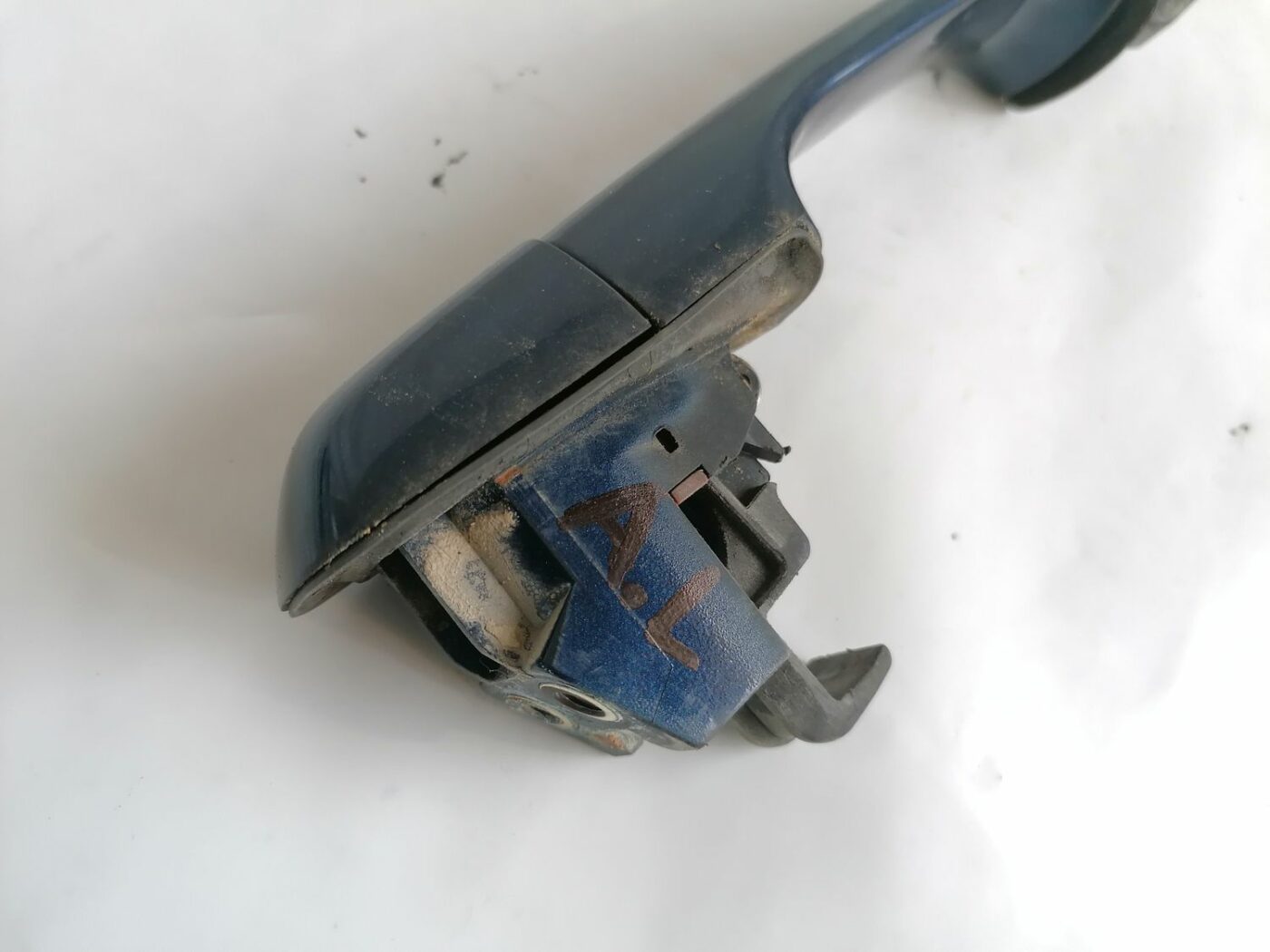 Aizmugurējāis labais durvju rokturis priekš VOLVO V70 2000 3 Aizmugurējāis labais durvju rokturis priekš VOLVO V70 2000