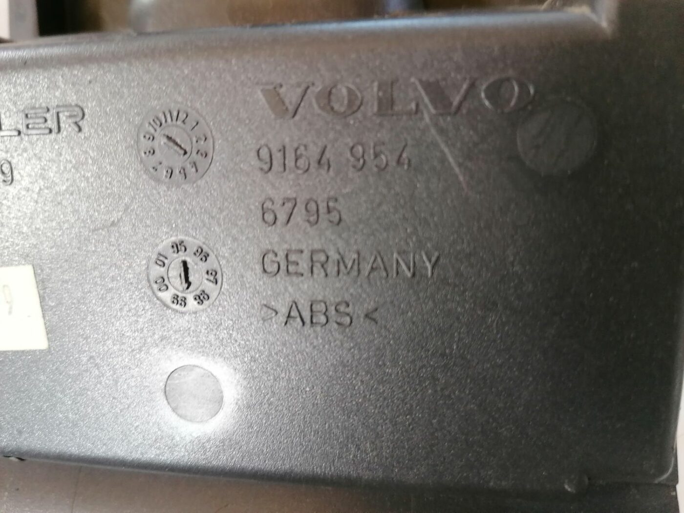 Pelnu trauks priekš VOLVO V70 2000 3 Pelnu trauks priekš VOLVO V70 2000