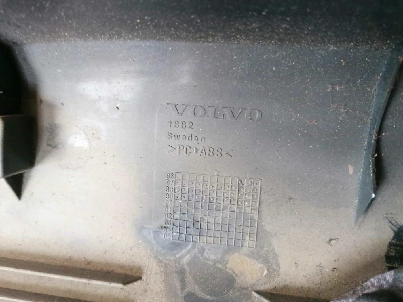 Bagāžnieka vāka apdare priekš VOLVO V70 2000 3 Bagāžnieka vāka apdare priekš VOLVO V70 2000