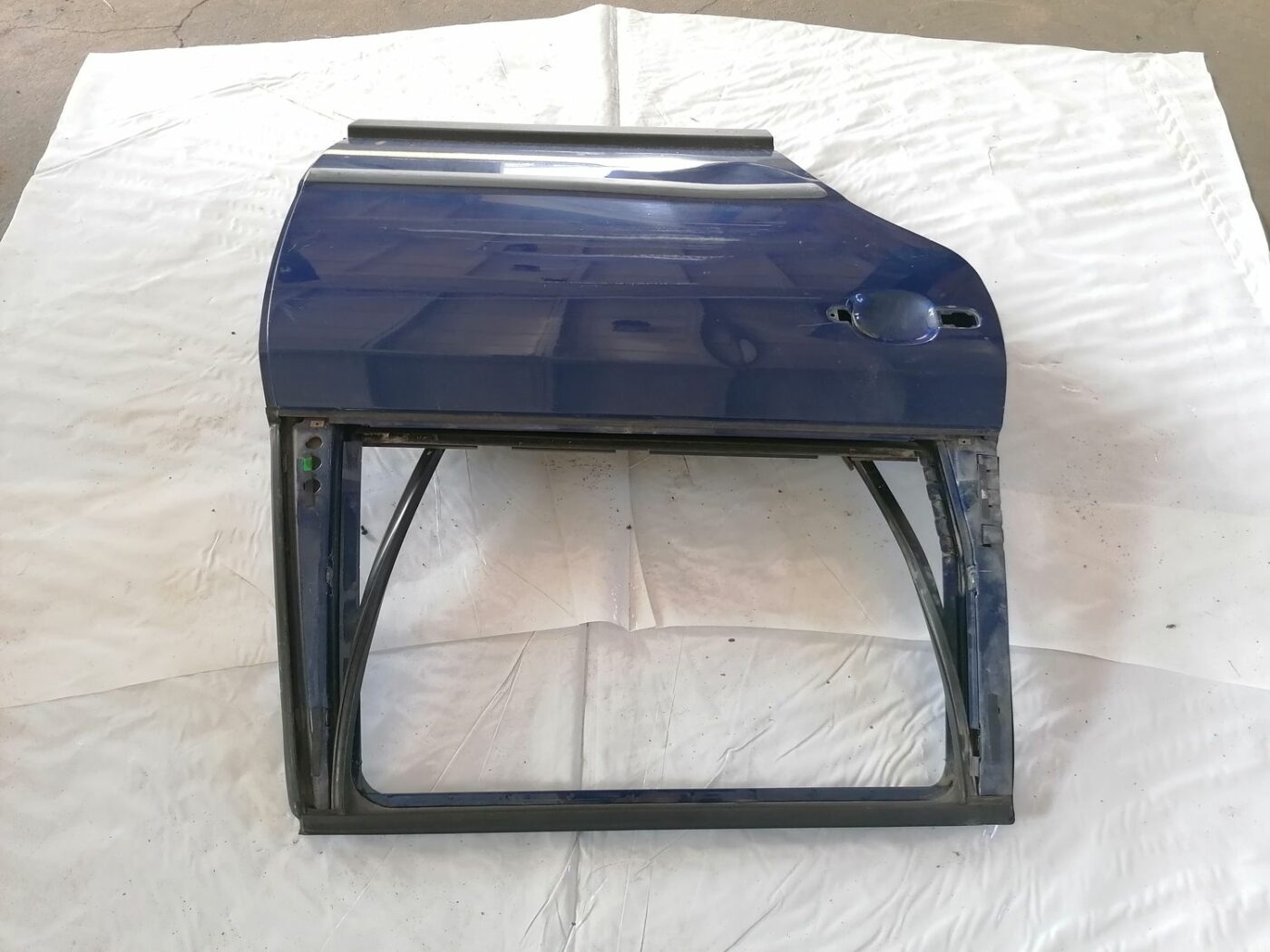 Aizmugurējās labās durvis priekš VW PASSAT 2003 UNIVERSAL BLUE 2 Aizmugurējās labās durvis priekš VW PASSAT 2003 UNIVERSAL BLUE