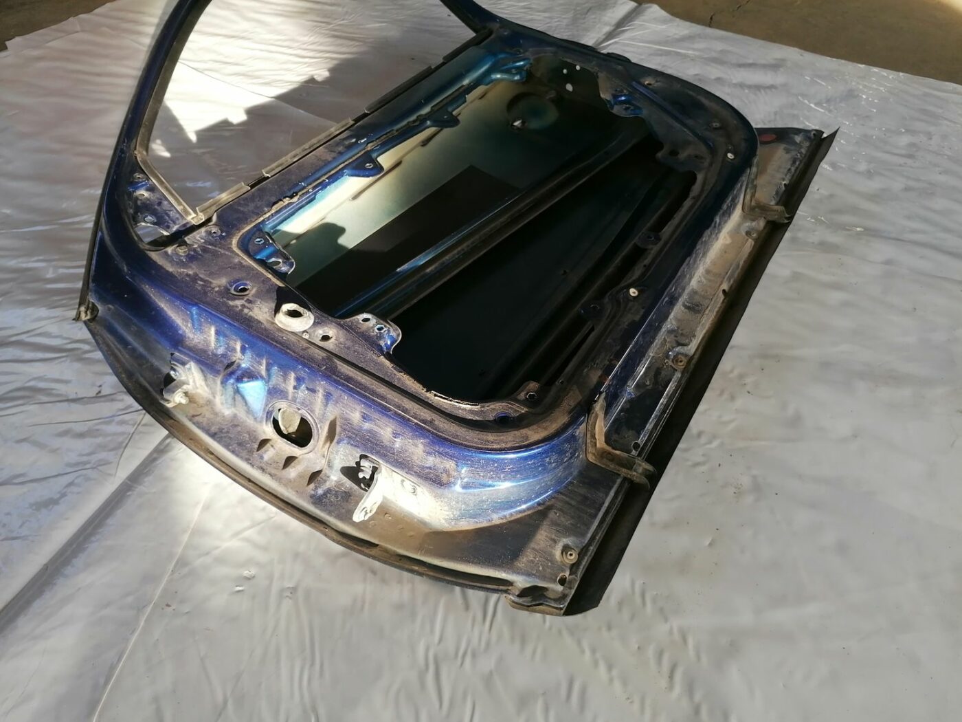 Priekšējās labās durvis priekš VW PASSAT 2003 UNIVERSAL BLUE 3 Priekšējās labās durvis priekš VW PASSAT 2003 UNIVERSAL BLUE