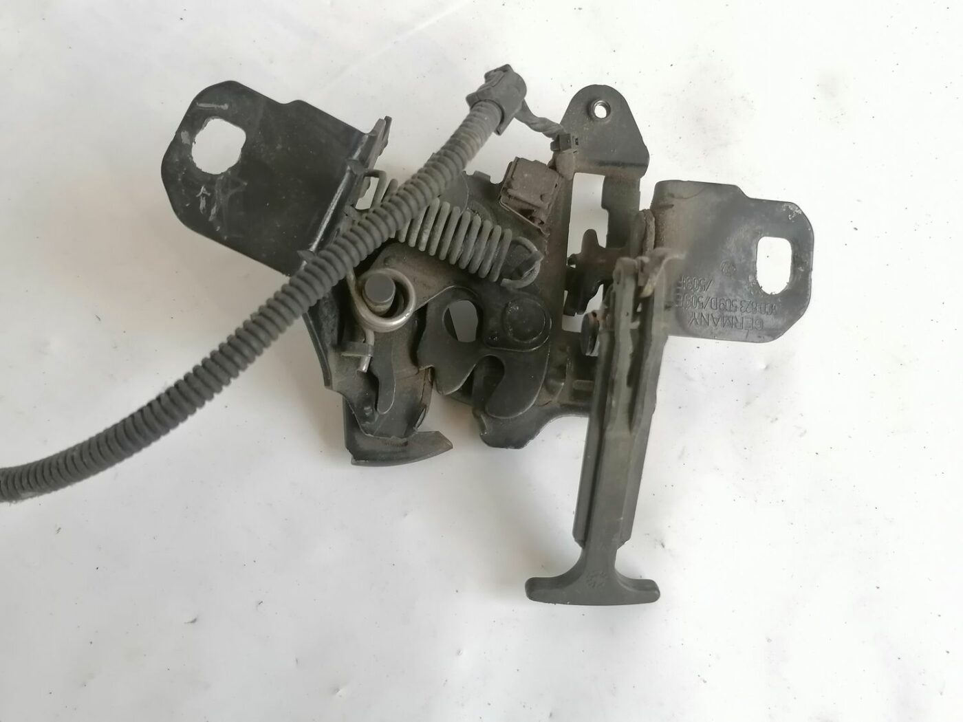 Pārsega slēdzene priekš VW PASSAT 2003 UNIVERSAL BLUE 2 Pārsega slēdzene priekš VW PASSAT 2003 UNIVERSAL BLUE