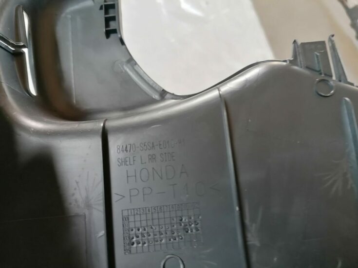 Aizmugures plaukta turētājs priekš HONDA CIVIC 2004
