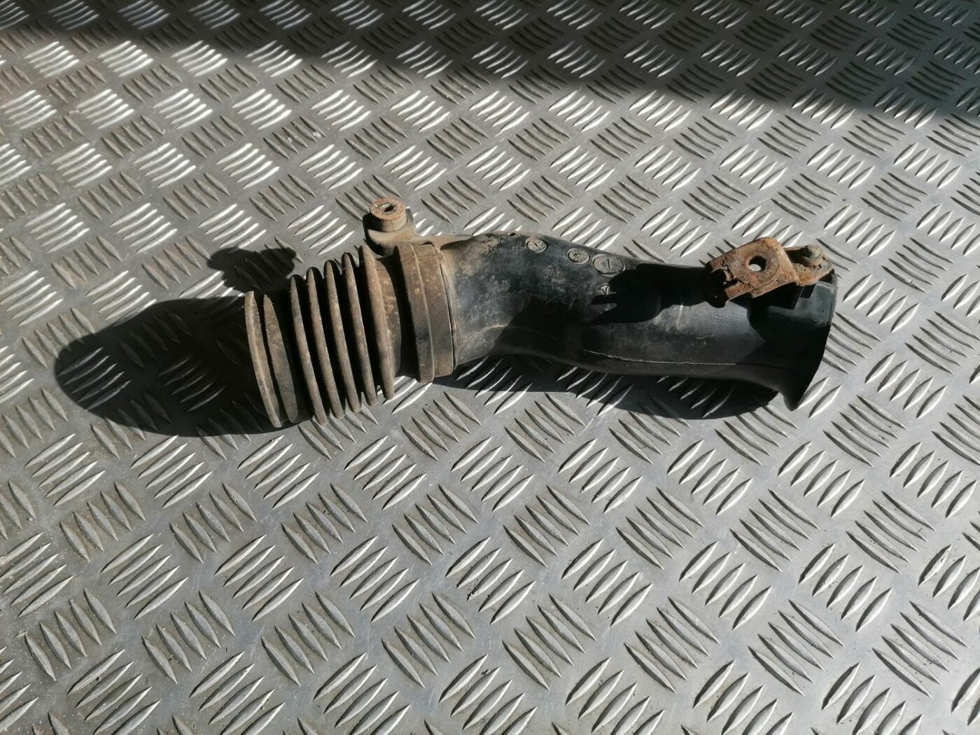 Gaisa filtra korpusa caurule priekš HONDA CIVIC 2004 1 Gaisa filtra korpusa caurule priekš HONDA CIVIC 2004