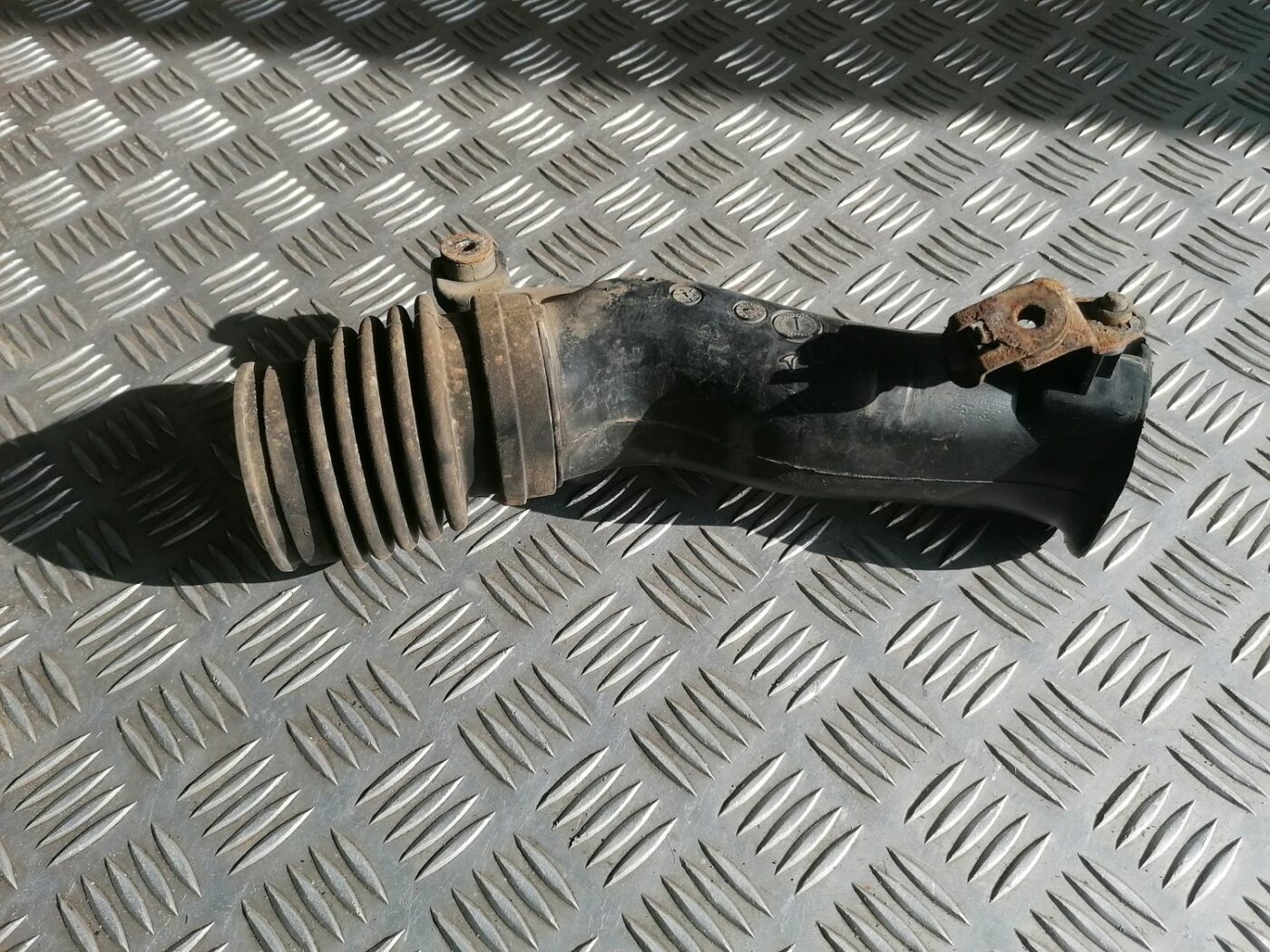 Gaisa filtra korpusa caurule priekš HONDA CIVIC 2004 2 Gaisa filtra korpusa caurule priekš HONDA CIVIC 2004