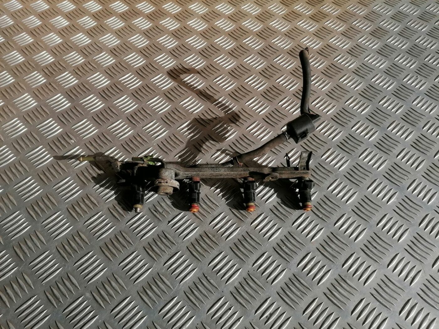 Degvielas sadales caurule priekš HONDA CIVIC 2004 1 Degvielas sadales caurule priekš HONDA CIVIC 2004