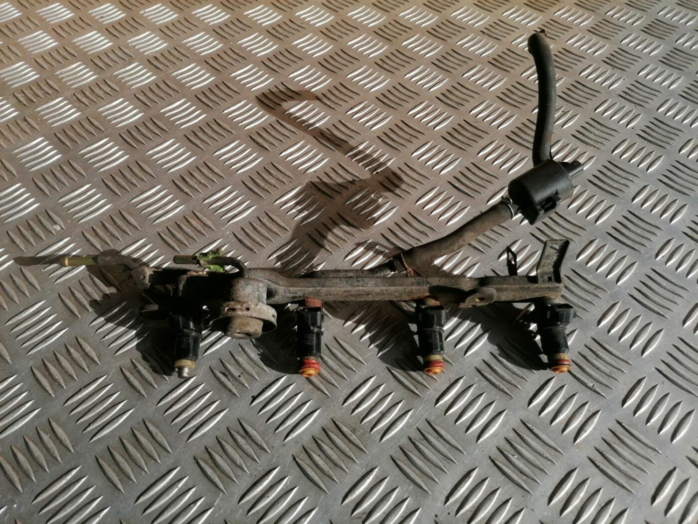 Degvielas sadales caurule priekš HONDA CIVIC 2004 2 Degvielas sadales caurule priekš HONDA CIVIC 2004