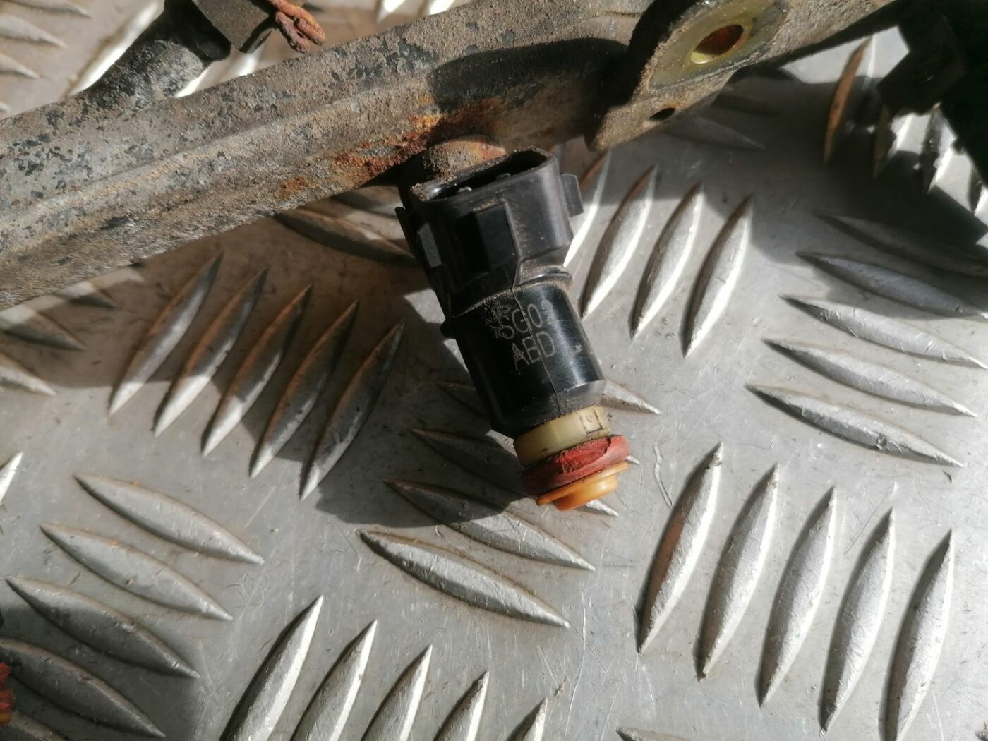 Degvielas sadales caurule priekš HONDA CIVIC 2004 6 Degvielas sadales caurule priekš HONDA CIVIC 2004