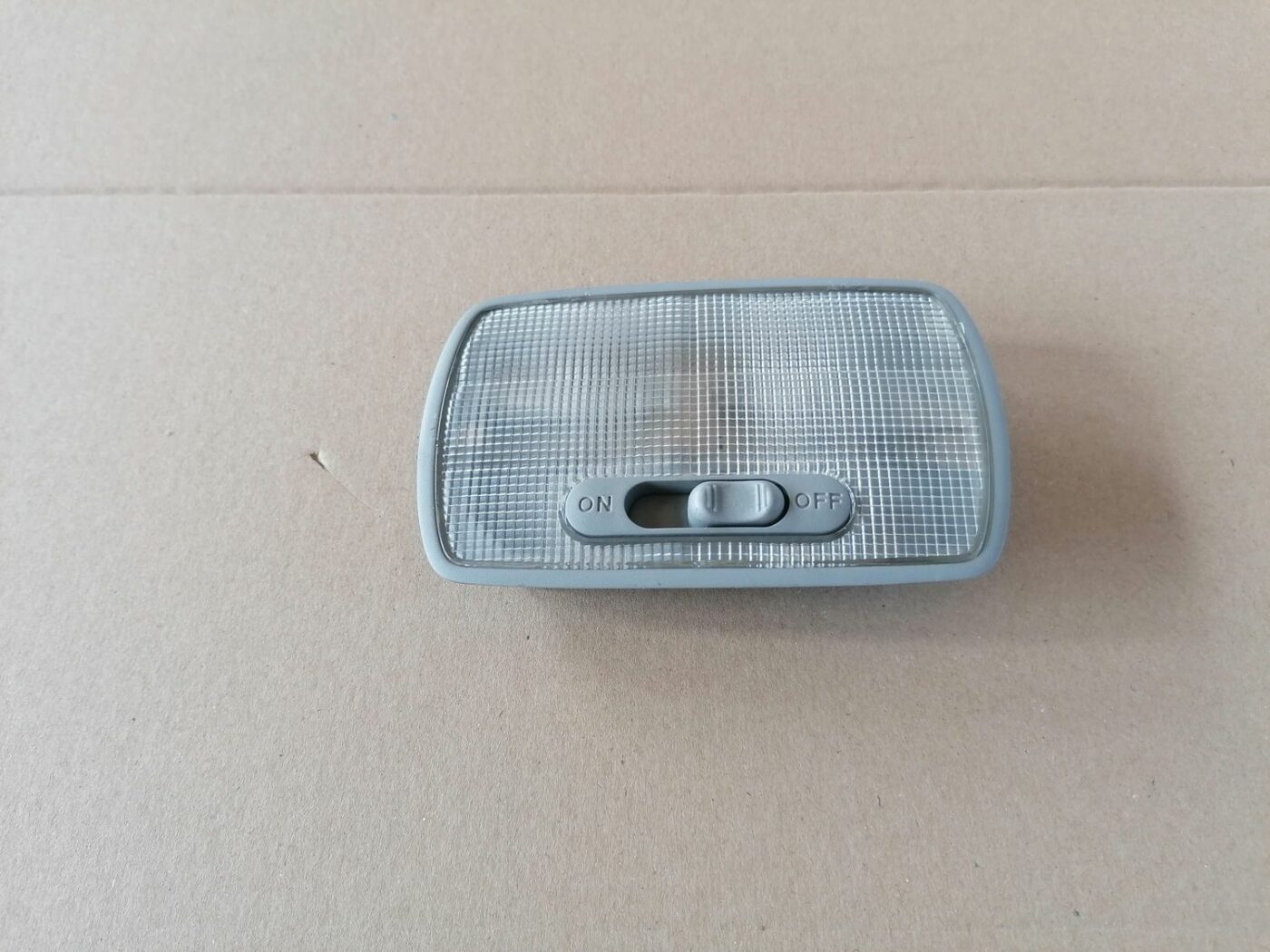 Aizmugurējo sēdvietu apgaismojums priekš HONDA ACCORD 2003 SILVER 2 Aizmugurējo sēdvietu apgaismojums priekš HONDA ACCORD 2003 SILVER