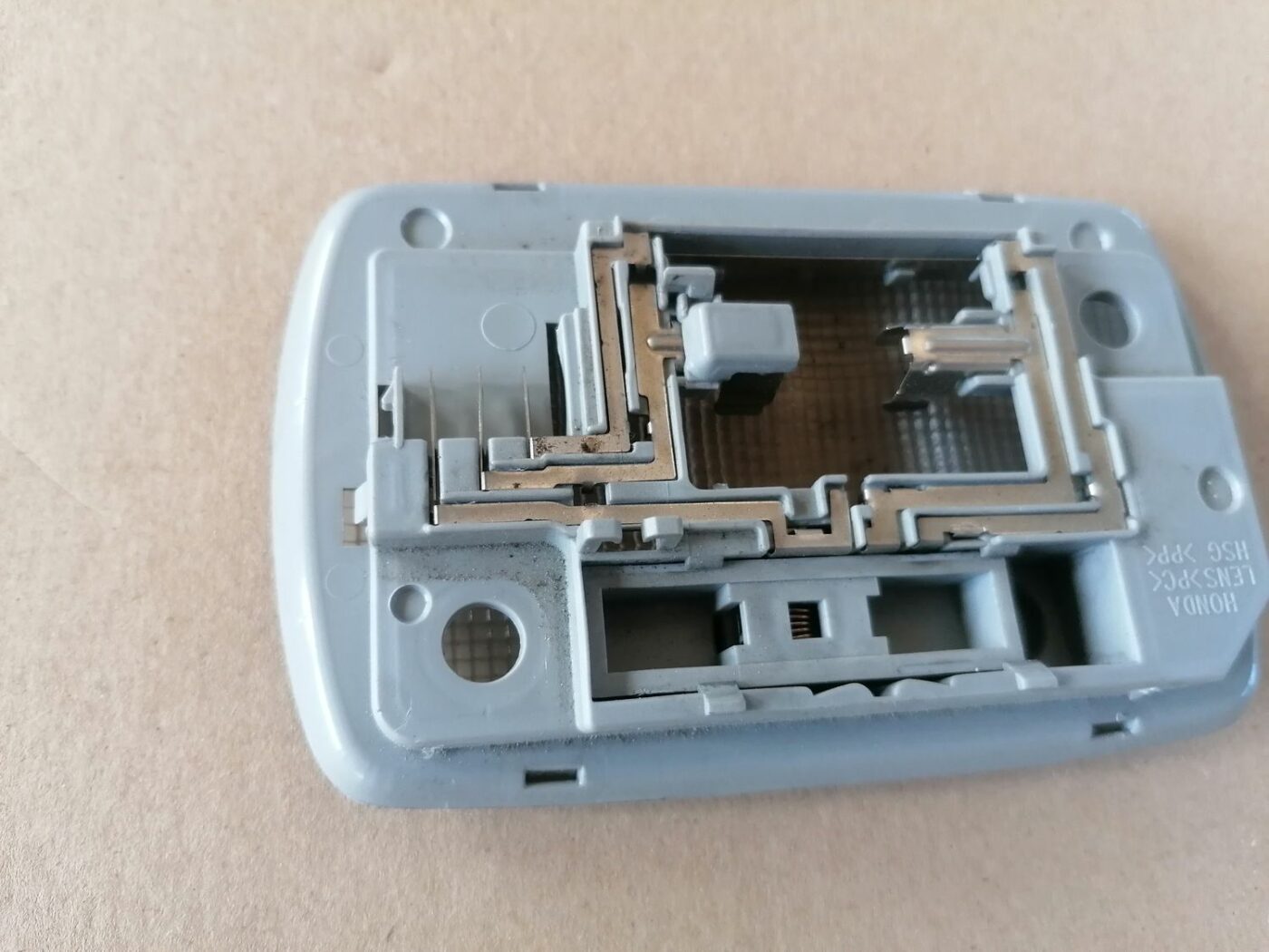 Aizmugurējo sēdvietu apgaismojums priekš HONDA ACCORD 2003 SILVER 4 Aizmugurējo sēdvietu apgaismojums priekš HONDA ACCORD 2003 SILVER