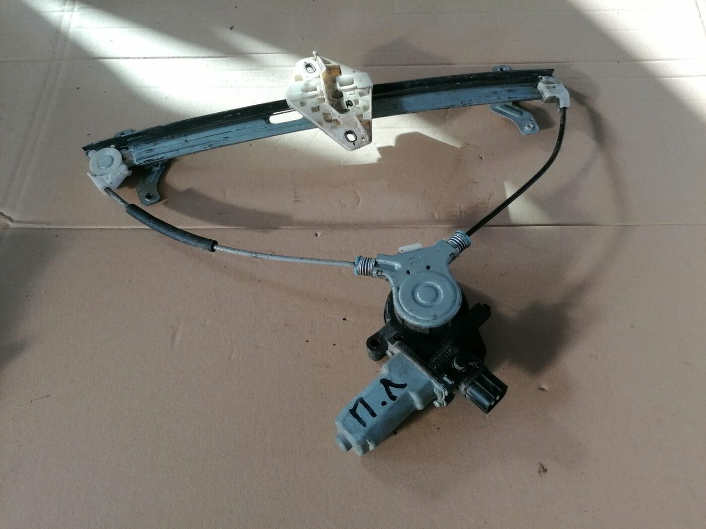 Stikla pacelšanas mehānisms priekšējais kreisais priekš HONDA ACCORD 2003 SILVER 4 Stikla pacelšanas mehānisms priekšējais kreisais priekš HONDA ACCORD 2003 SILVER