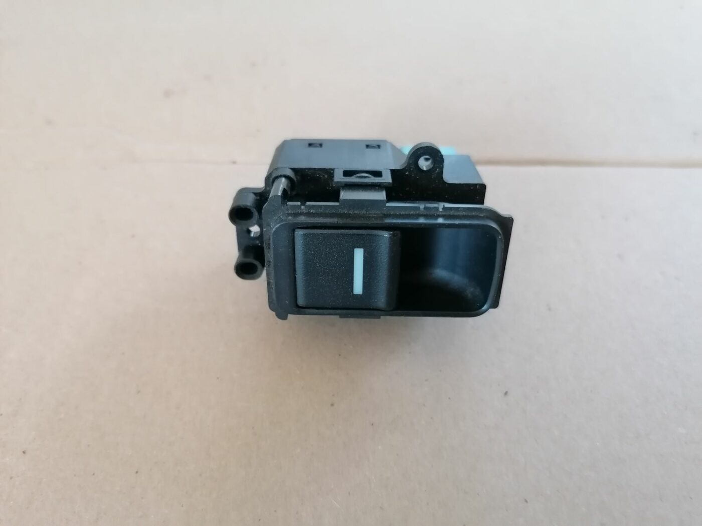 Stikla pacelšanas poga priekš HONDA ACCORD 2003 SILVER 2 Stikla pacelšanas poga priekš HONDA ACCORD 2003 SILVER