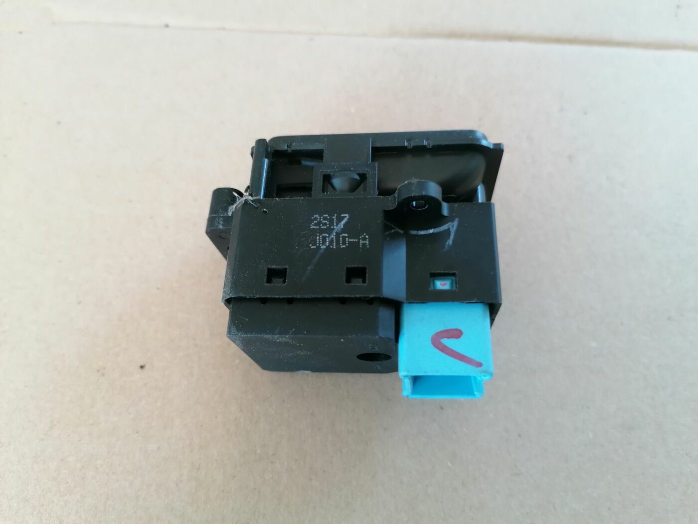 Stikla pacelšanas poga priekš HONDA ACCORD 2003 SILVER 4 Stikla pacelšanas poga priekš HONDA ACCORD 2003 SILVER