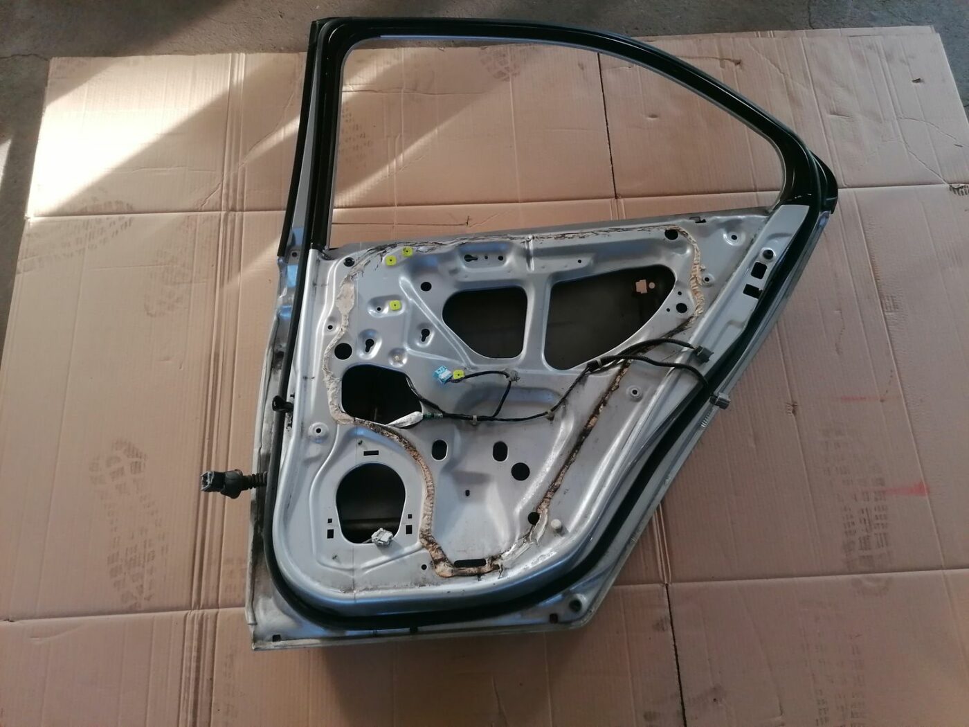 Aizmugurējās labās durvis priekš HONDA ACCORD 2003 SILVER 3 Aizmugurējās labās durvis priekš HONDA ACCORD 2003 SILVER