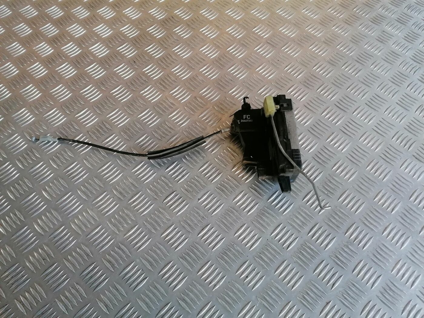 Priekšējo labo durvju slēdzene priekš OPEL VECTRA C 2002 1 Priekšējo labo durvju slēdzene priekš OPEL VECTRA C 2002