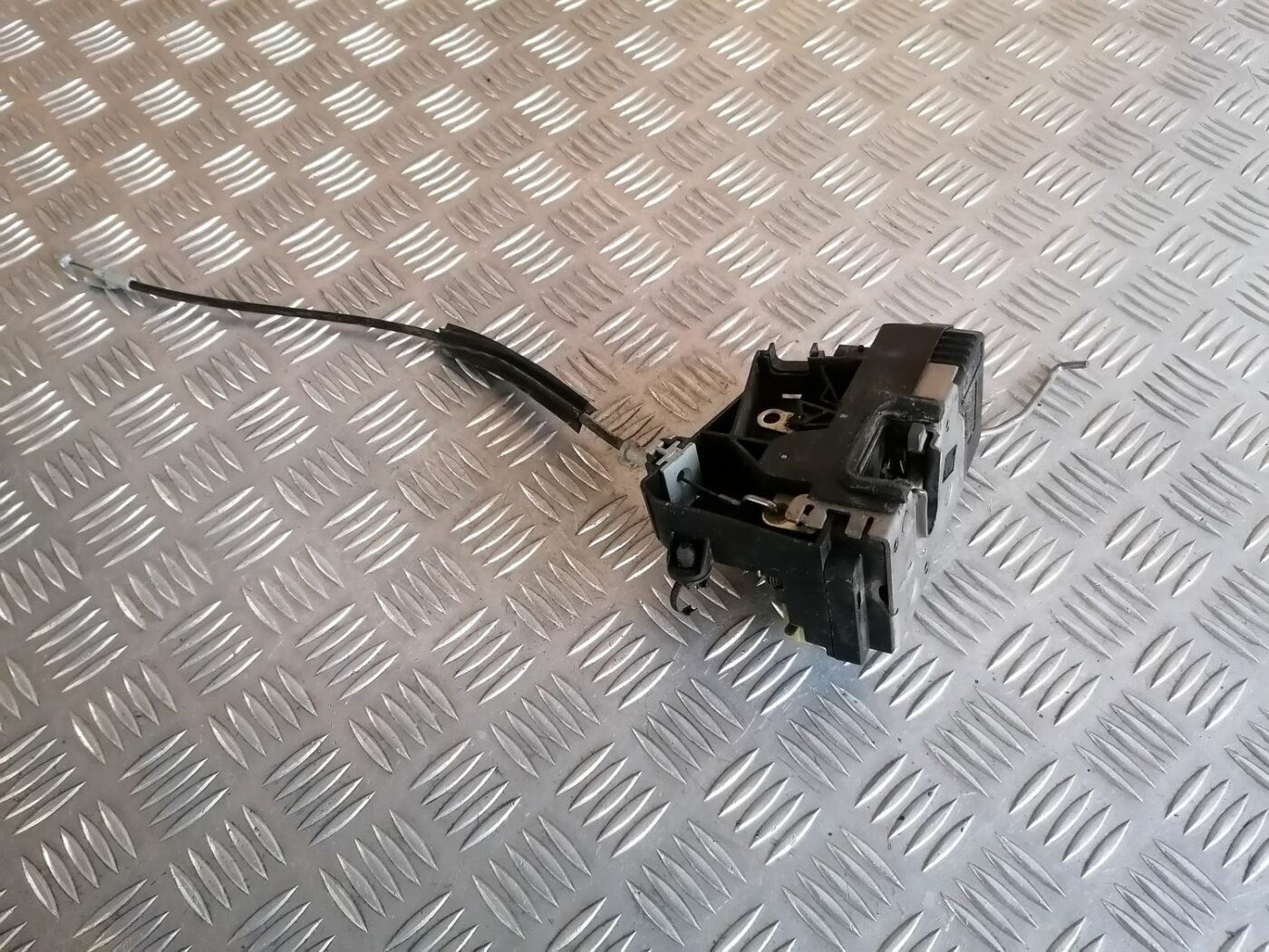 Priekšējo labo durvju slēdzene priekš OPEL VECTRA C 2002 4 Priekšējo labo durvju slēdzene priekš OPEL VECTRA C 2002