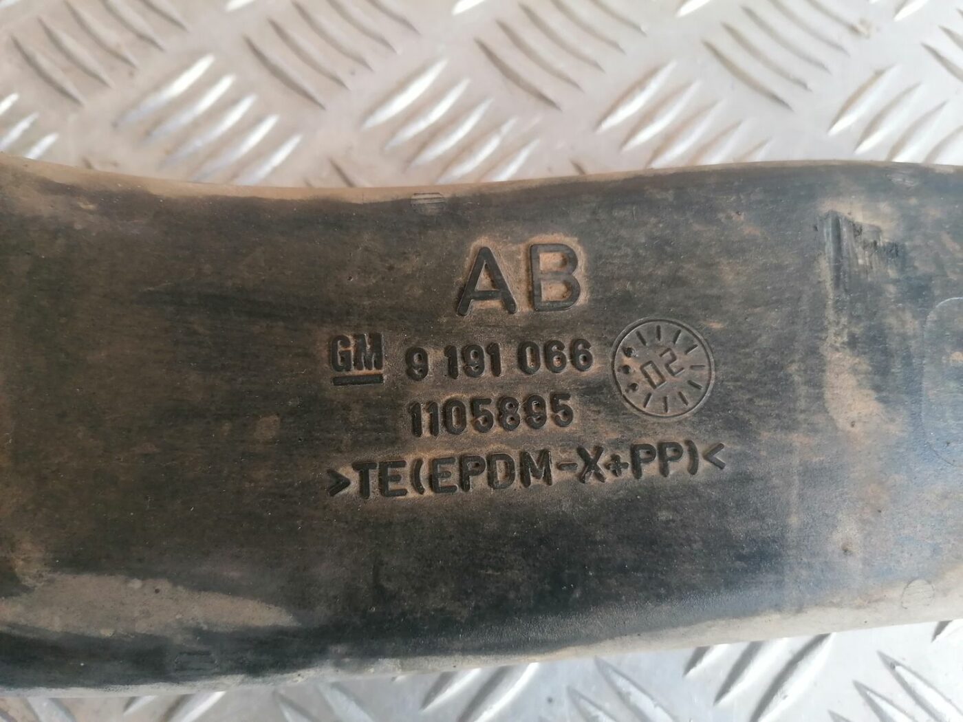 Gaisa vads priekš OPEL VECTRA C 2002 4 Gaisa vads priekš OPEL VECTRA C 2002