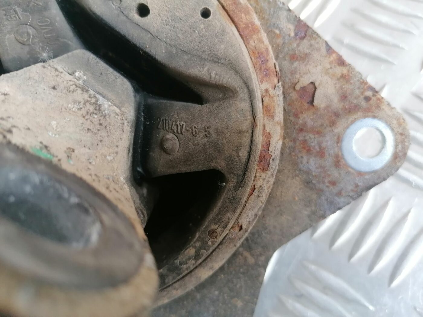 Dzinēja spilvens priekš OPEL VECTRA C 2002 4 Dzinēja spilvens priekš OPEL VECTRA C 2002