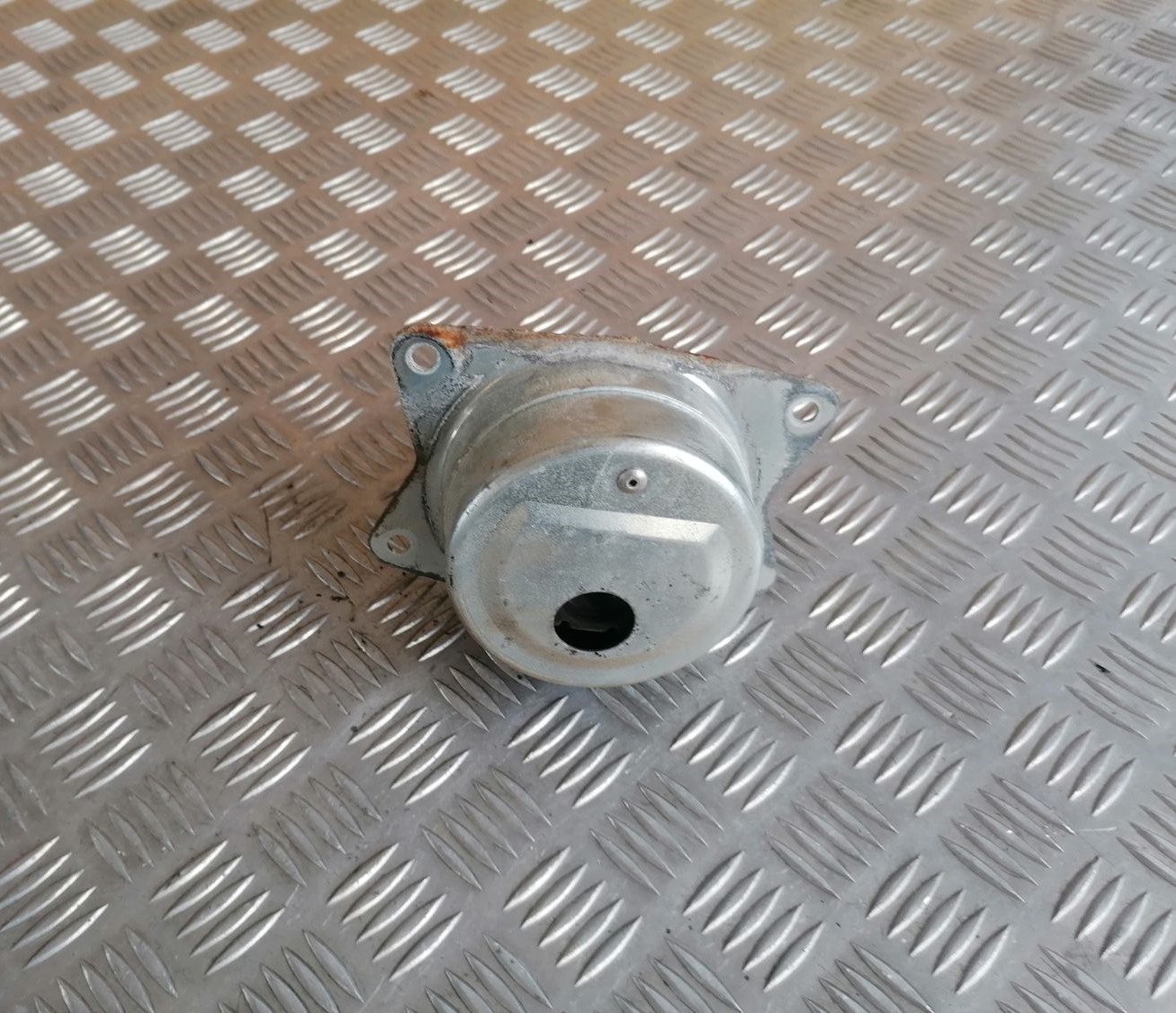 Dzinēja spilvens priekš OPEL VECTRA C 2002 1 Dzinēja spilvens priekš OPEL VECTRA C 2002