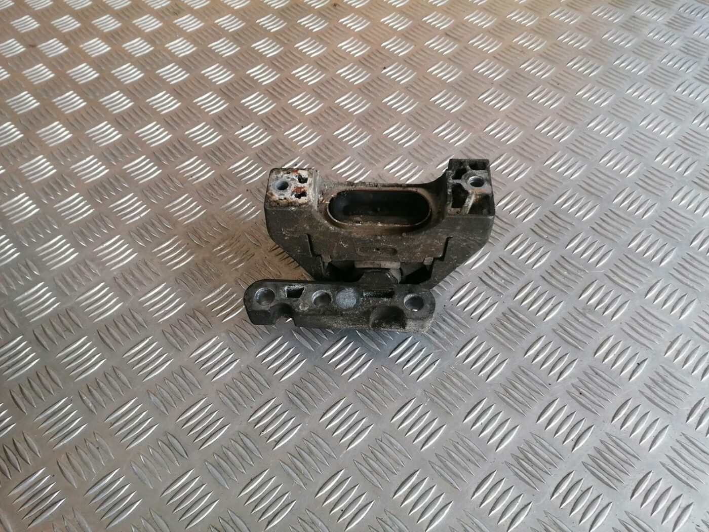 Dzinēja spilvens priekš OPEL VECTRA C 2002 5 Dzinēja spilvens priekš OPEL VECTRA C 2002