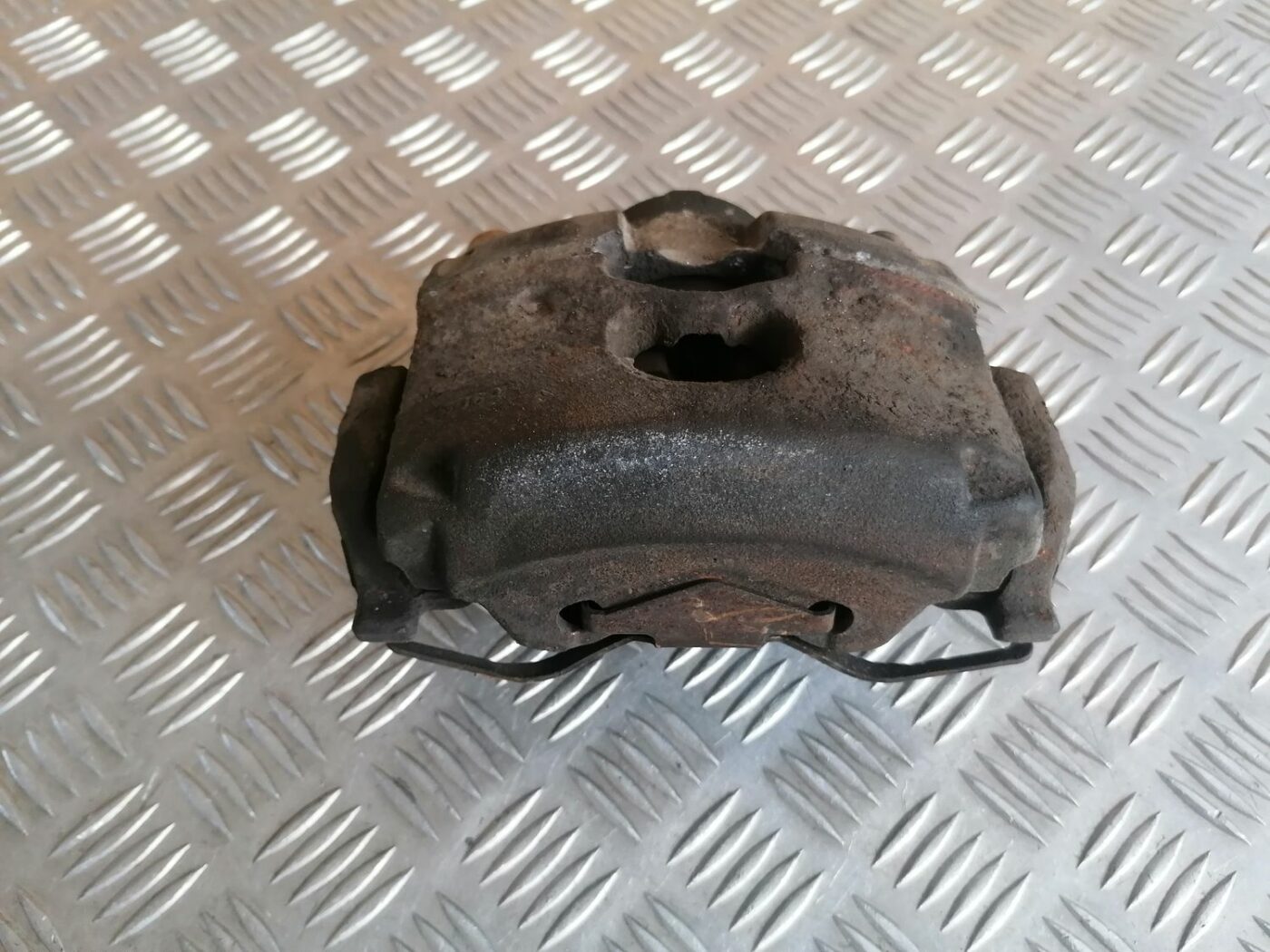 Priekšējais labais suports priekš OPEL VECTRA C 2002 2 Priekšējais labais suports priekš OPEL VECTRA C 2002