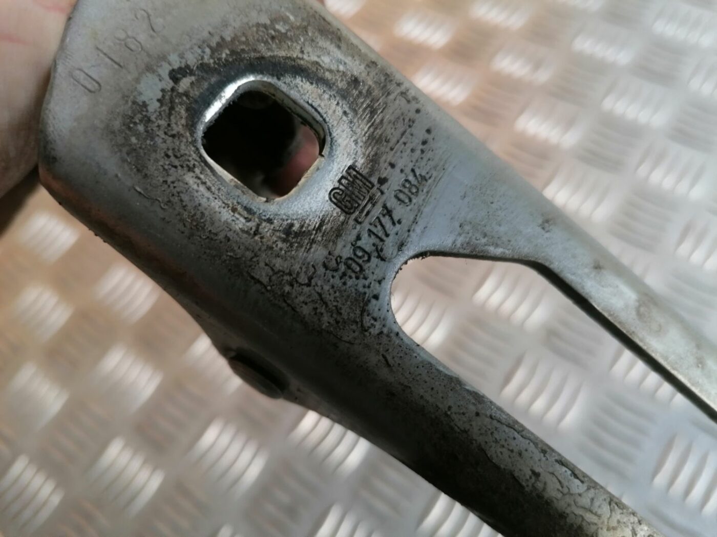 Bagažnieka vāka eņģe priekš OPEL VECTRA C 2002 4 Bagažnieka vāka eņģe priekš OPEL VECTRA C 2002